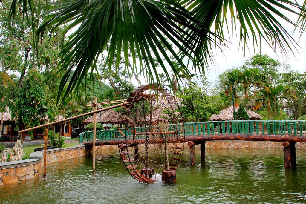 Hoa Binh Hotel Exterior photo